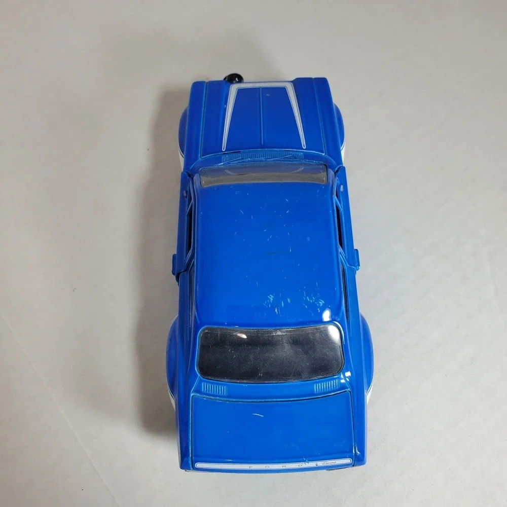Jada Toys‎ 1:24 Scale 1974 Ford Escort Die-Cast Model Car Blue. Missing Parts